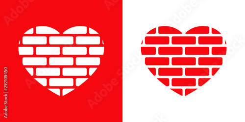 Logotipo con corazón con ladrillos en rojo y blanco