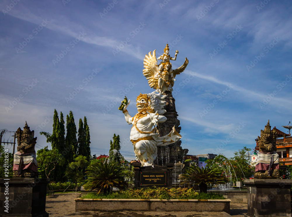 Patung Dewa Wisnu & Kalarahu