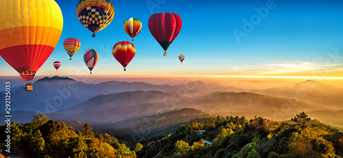 Tableau sur toile Hot air balloons flying over sea of mist awakening in a beautiful hills at sunrise in Chiang Mai, Thailand