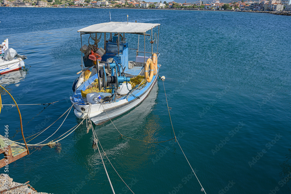Fischerboot aim Hafen, Mitilini, Insel Lesbos, Griechenland