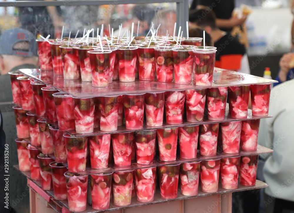 Obraz premium sokakta turşu 