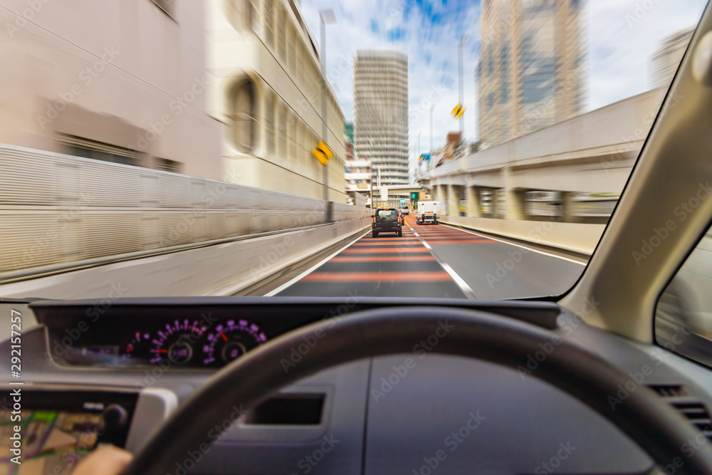 運転席から見る都会の街並み 運転席から見る都会の街並み