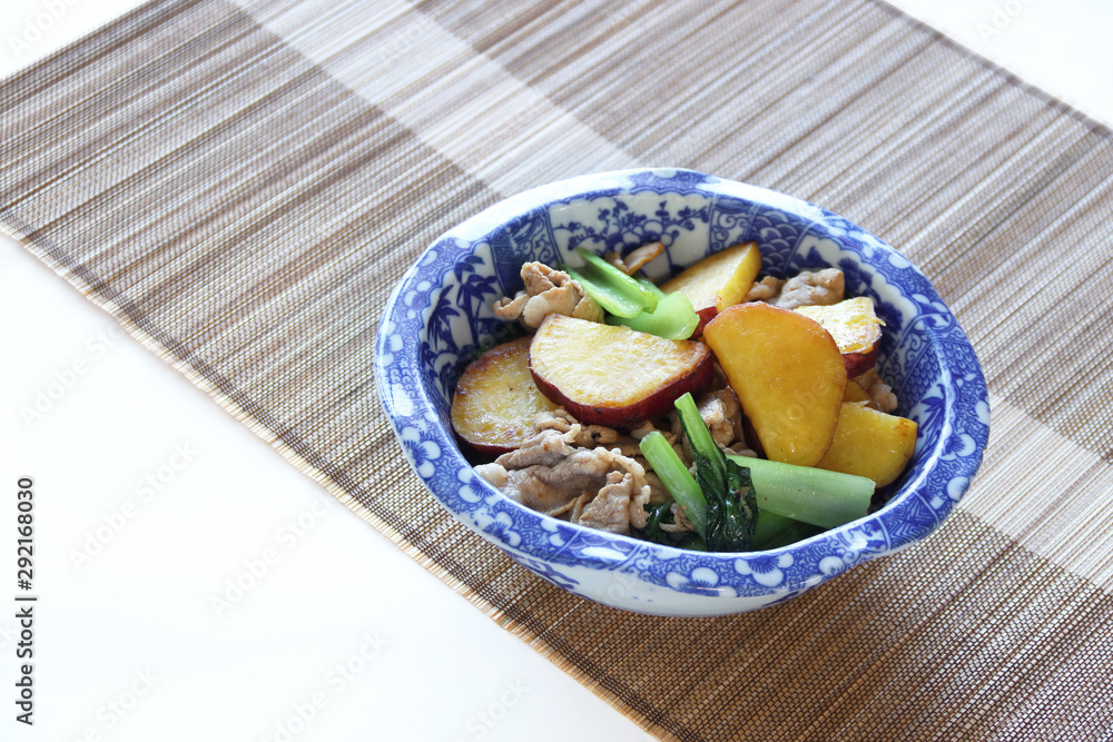秋の和食　サツマイモと豚肉の炒め物