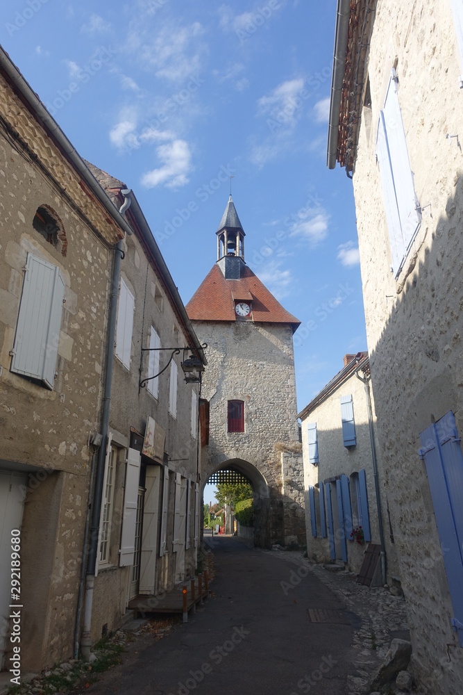 Obraz premium La porte de l'horloge de Charroux