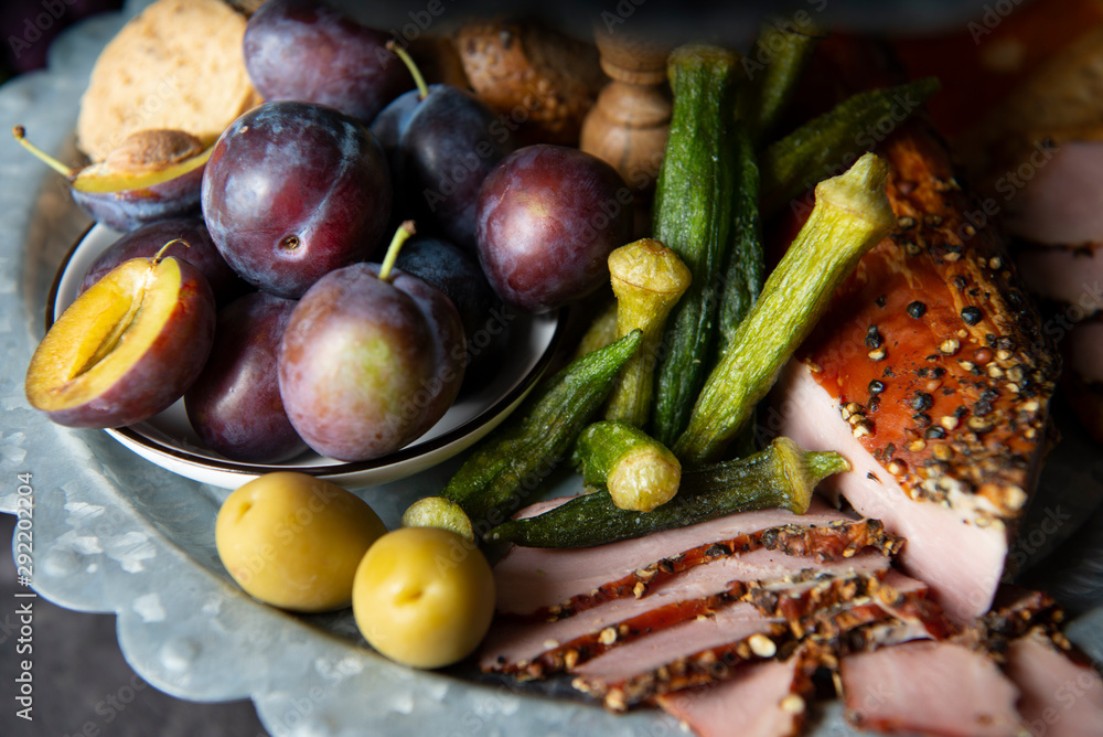 Prunes and smoked pork tenderloin with encrusted peppercorns Prunes and smoked pork tenderloin with encrusted peppercorns