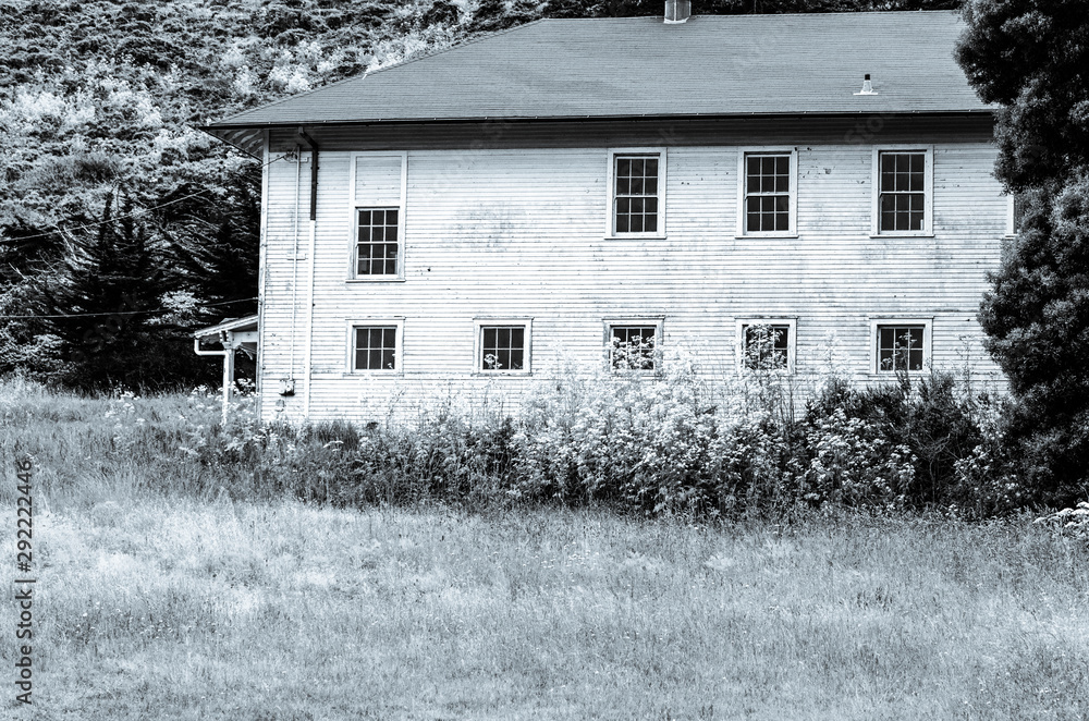 Obraz premium Abandoned house in rural Carmel, California