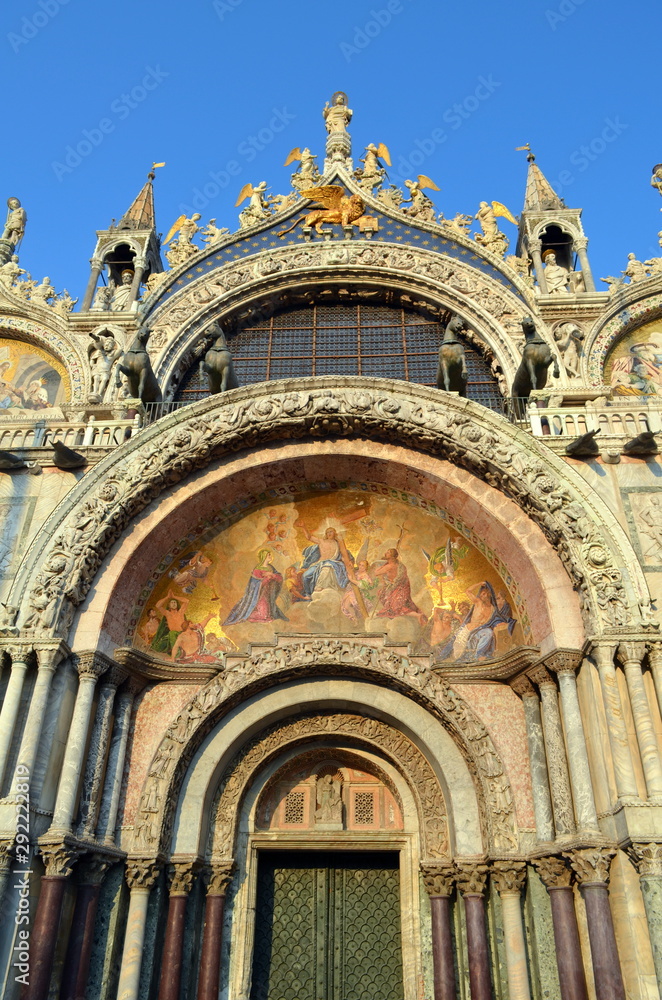 Portal des Markusdoms in Venedig