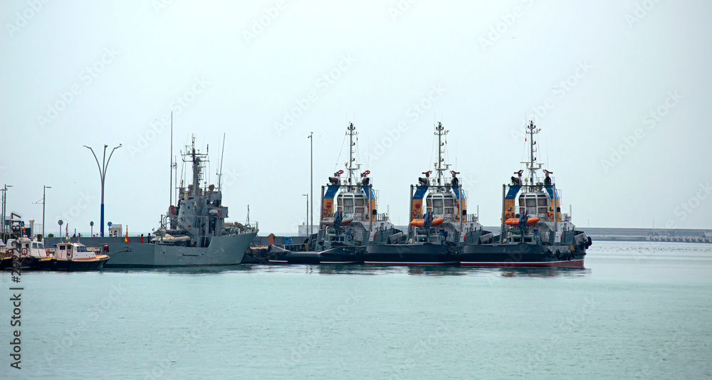 Barcos remolcadores. Puerto de Málaga / Tug boats. Malaga port Barcos remolcadores. Puerto de Málaga / Tug boats. Malaga port