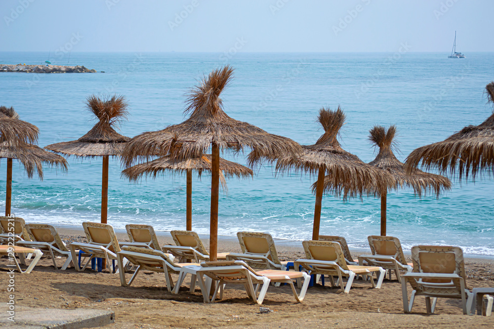 Hamacas y sombrillas en la Playa. Playa de la Malagueta / Sunbeds and  umbrellas on the beach. Malagueta Beach. Málaga foto de Stock | Adobe Stock