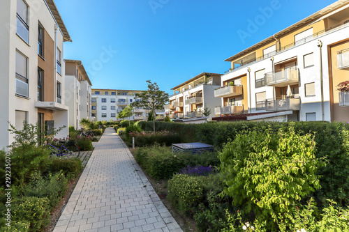 Φωτογραφία Housing estate with modern residential buildings in the city