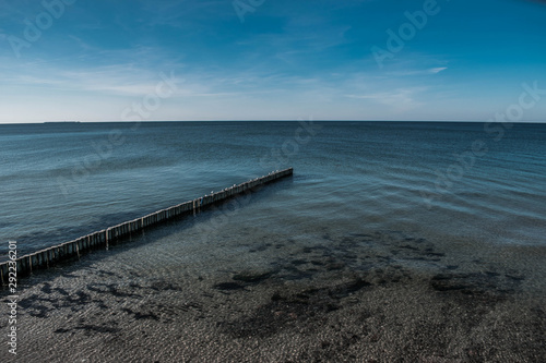 Fototapeta Naklejka Na Ścianę i Meble -  view from the beach to the sea, to the horizon