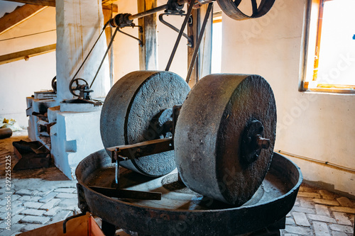 Fényképezés Old oil mill, millstones and and mechanical press