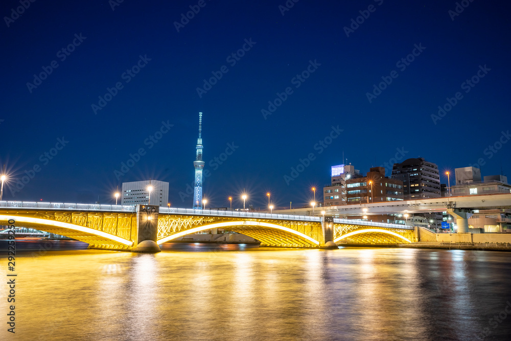 隅田川の風景　ライトアップした蔵前橋