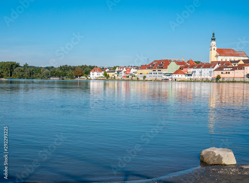 Stadtpanorama mit Kirche von Schärding in Oberösterreich 