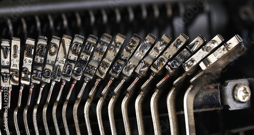 Typewriter machine lead keys