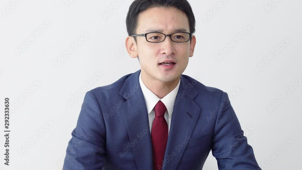 謝罪する男性 謝罪する男性