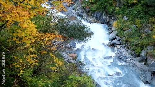 秋の渓流（黒部川支流祖母谷川）