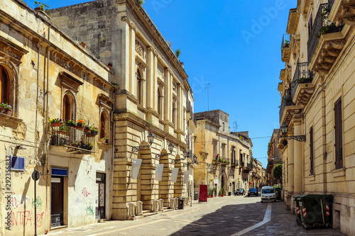 Lecce is called the Baroque Florence  as well as the Baroque Capital of Puglia. The city owes its Golden color of its buildings of local limestone  Pietra of the sun .     