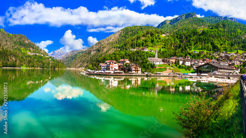 Beautiful mountain lake Lago di Alleghe in Dolomites Alps, northen Italy © Freesurf