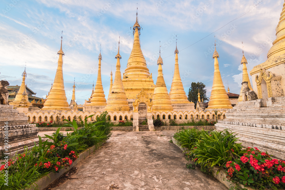 Fototapeta premium pavilion of stupas at myanmar