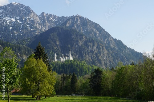 Foto Schloss Neuschwanstein vor dem Ammergebirge