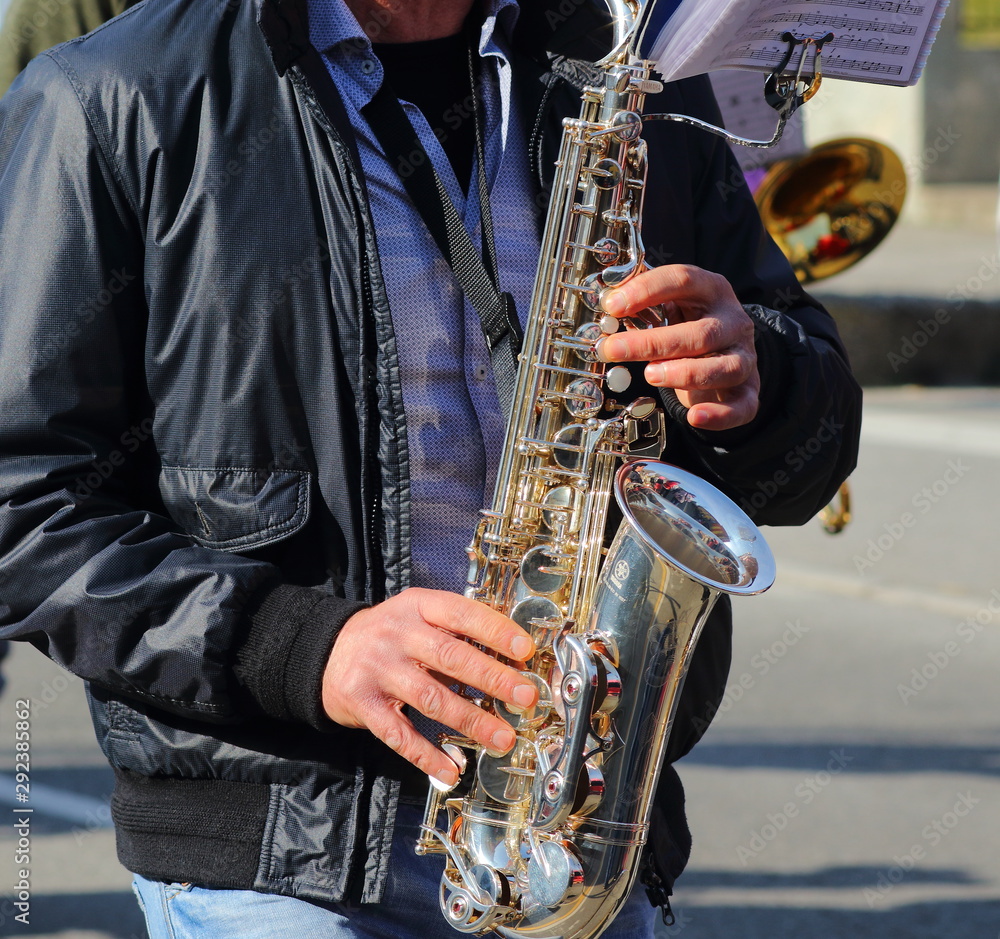 Obraz premium Playing wind instruments during cultural events