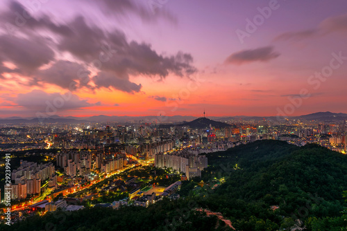 Fototapeta Naklejka Na Ścianę i Meble -  Skyline in the city of Seoul, South Korea with Seoul tower