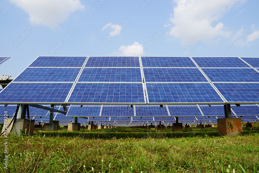 Solar panel, alternative electricity source, concept of sustainable resources, And this is a new system that can generate electricity more than the original, This's the sun tracking systems Solar panel, alternative electricity source, concept of sustainable resources, And this is a new system that can generate electricity more than the original, This's the sun tracking systems