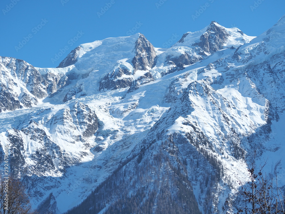 Obraz premium Amazing close up to the perennial glaciers of the Mont Blanc range on the French side. Ice and fresh snow. Wonderful landscape