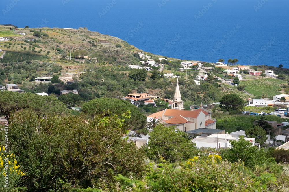 Village de Malfa, Salina, îles Éoliennes, Sicile