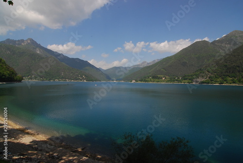 Fototapeta Naklejka Na Ścianę i Meble -  Ledrosee - Bergsee in den Gardaseebergen in der italienischen autonomen Provinz Trient 