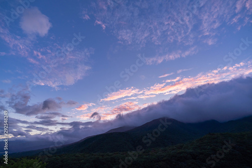 山にかかる雲 © E-Saishu