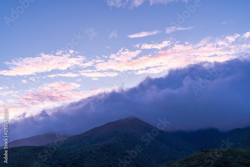 山にかかる雲 © E-Saishu