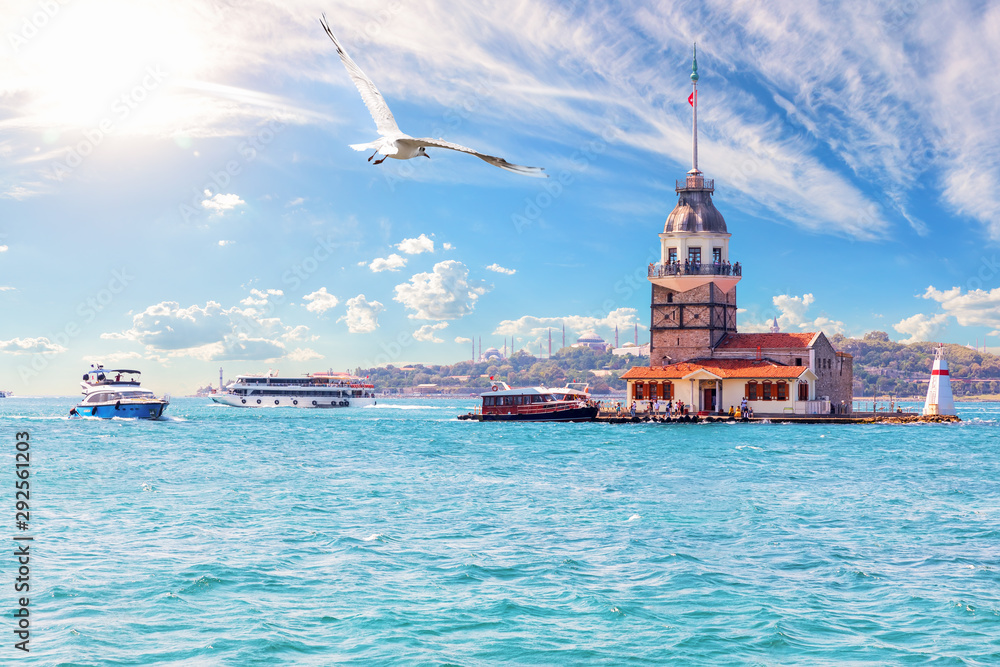 Leander's Tower or the Maiden's Tower in Istanbul, Turkey - obrazy, fototapety, plakaty 