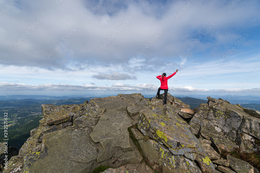 Obraz premium girl athlete on top of the mountain.