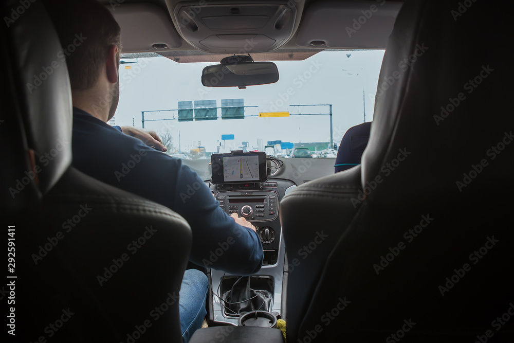 Driver in the car controls the navigator. Driver in the car controls the navigator.