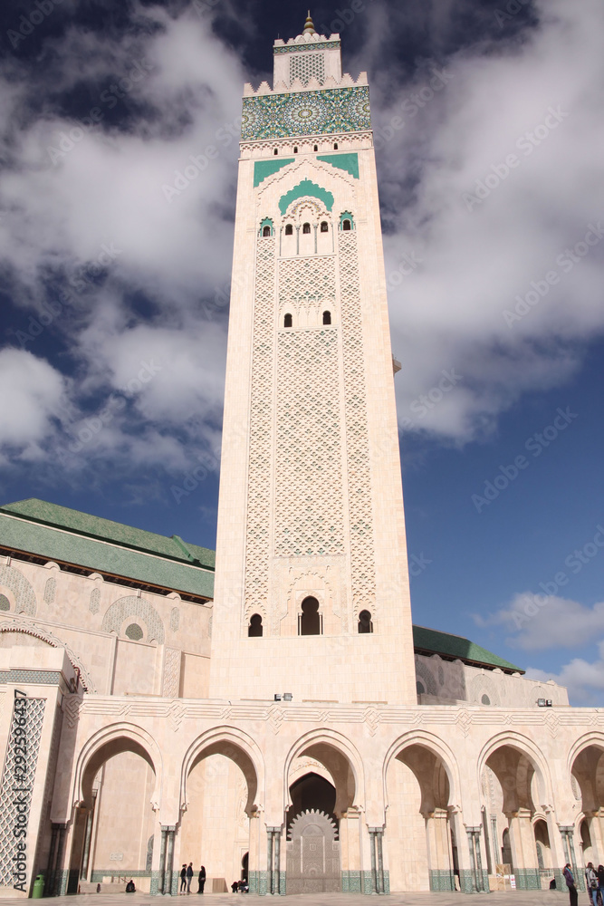 Fototapeta premium Maroc, Minaret de la grande mosquée Hassan 2 de Casablanca