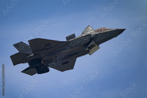 F35