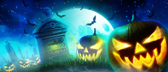 Halloween Motiv mit Kürbisen auf dem Friedhof