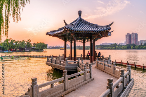 The Beautiful Landscape and Architectural Landscape of Daming Lake in Jinan