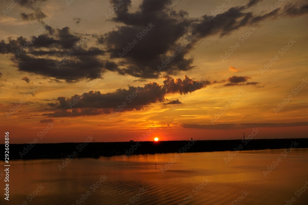 Naklejka premium sunset on lake, sunset, water, sky, sunrise, lake, sun, landscape, sea, clouds, nature, river, reflection, dusk, beautiful, summer, horizon, sundown, calm, light, seascape, view, beautiful
