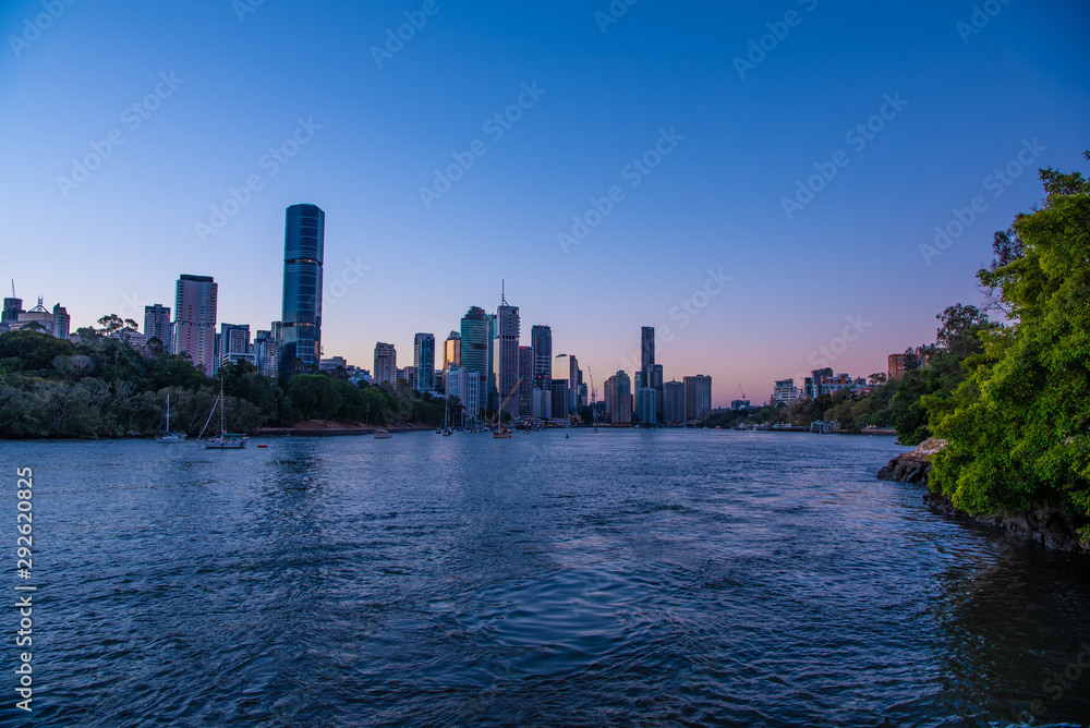 Obraz premium ブリスベンシティ 夕暮れ