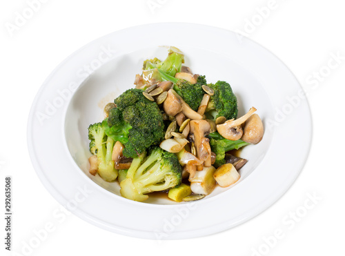 Warm mushroom salad with broccoli.