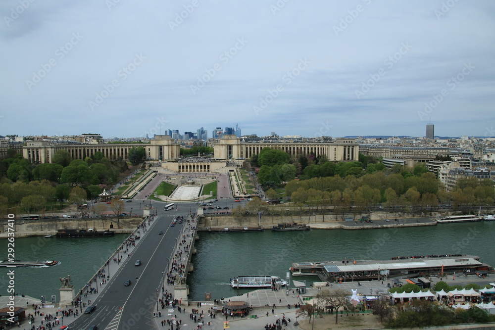 エッフェル塔からパリの眺め