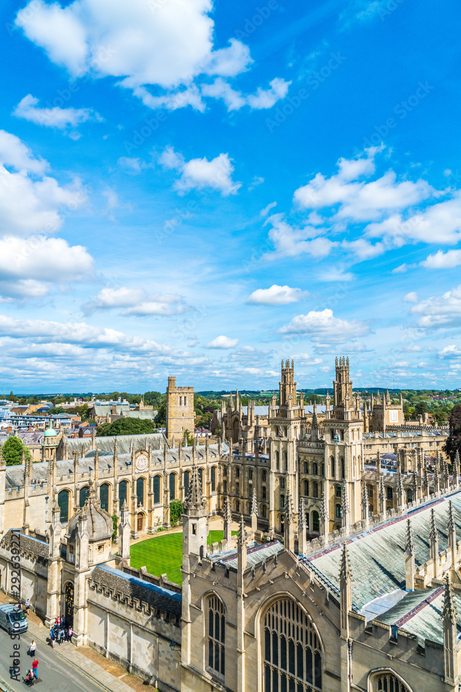 Φωτογραφία High angle view of High Street of Oxford City, UK