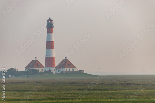 Salzwiese vor dem Leuchtturm Westerheversand