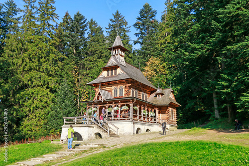 Obraz na płótnie ZAKOPANE, POLAND - OCTOBER 02, 2016: Jaszczurowka, famous wooden chapel w salonie