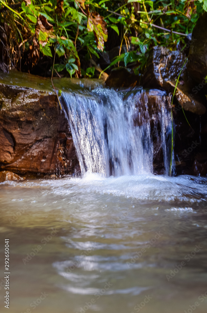 Obraz premium Small creek in the Carpathian mountains inthe autumn season