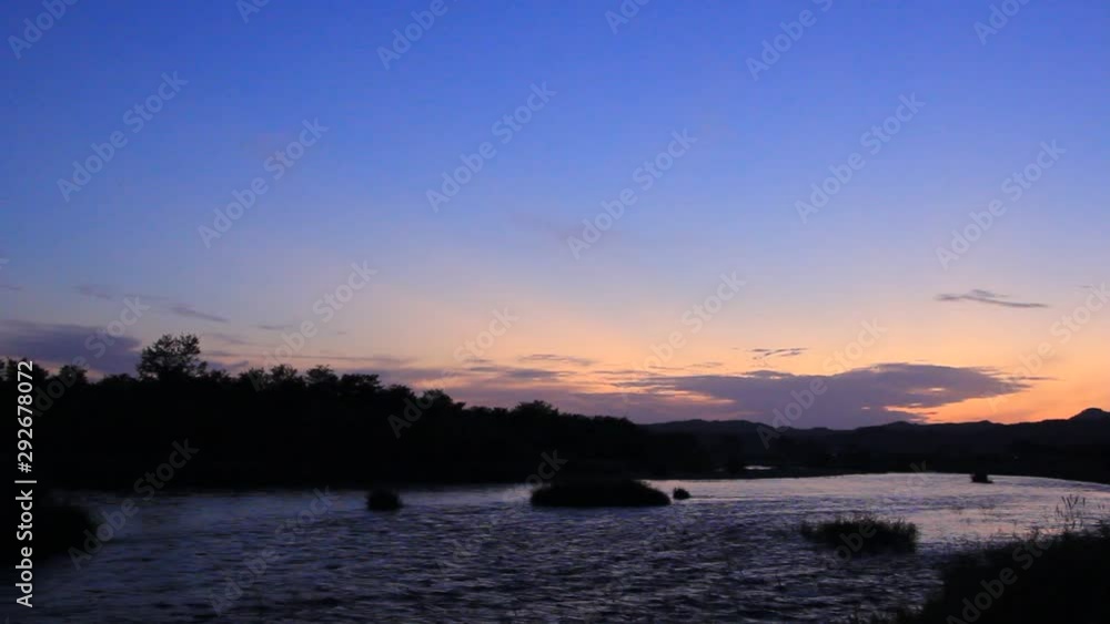 秋 夕日 夕暮れ 川の流れ 日本の自然風景 秋 夕日 夕暮れ 川の流れ 日本の自然風景