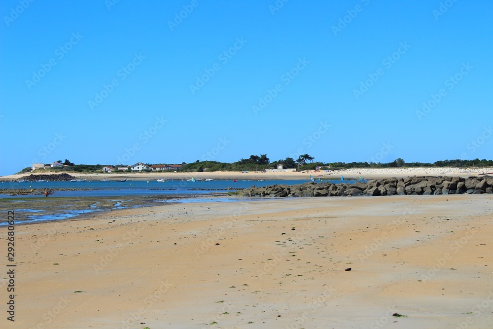 La plage de la Remigeasse à marée basse La plage de la Remigeasse à marée basse